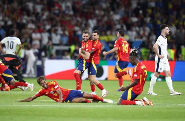 14.07.2024, xtgx, Fussball EM 2024 Finale, Spanien - England emspor, v.l. Lamine Yamal Nasraoui Ebana (Spanien), Nicholas Williams Arthuer Jr. (Spanien) jubeln jubelt nach Spielende celebrate at the end of the match. (UEFA REGULATIONS PROHIBIT ANY USE OF PHOTOGRAPHS as IMAGE SEQUENCES and or QUASI-VIDEO) Berlin