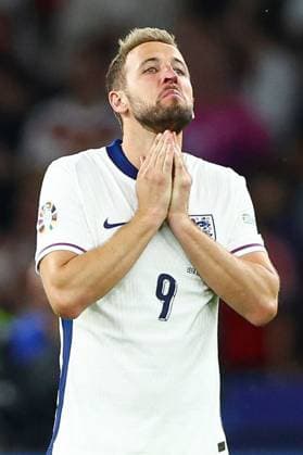 Harry Kane of England shows a look of dejection at full-time Spain v England, UEFA European Championship, EM, Europameisterschaft 2024, Final, Football, Olympiastadion, Berlin, Germany, 14 Jul 2024 EDITORIAL USE ONLY No use with unauthorised audio, video, data, fixture lists, club league logos or live services. Online in-match use limited to 120 images, no video emulation. No use in betting, games or single club league player publications. Copyright: xKieranxMcManus Shutterstockx 14583341ds