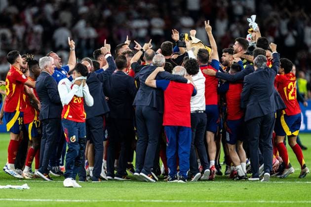 240714 Players of Spain celebrate after the UEFA EURO, EM, Europameisterschaft,Fussball 2024 Football Championship final between Spain and England on July 14, 2024 in Berlin. Photo: Mathias Bergeld BILDBYRAN kod MB MB0946 fotboll football soccer fotball fotbolls-em europamästerskap em uefa euro uefa european football championship euro 2024 final spanien spain england bbeng jubel Copyright: MATHIASxBERGELD BB240714MB160