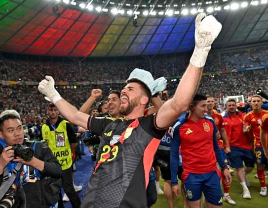 14.07.2024, Fussball UEFA EURO, EM, Europameisterschaft,Fussball 2024, Finale im Berliner Olympiastadion, Spanien - England, Torwart Simon Unai (Spanien) jubelt.