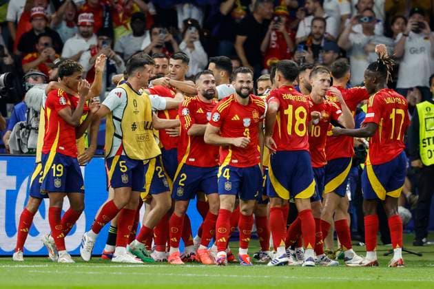 GER, Berlin, Fussball, Spanien vs England, Finale, Olympiastadion Berlin, UEFA EURO, EM, Europameisterschaft,Fussball 2024, Teamjubel - Tor, Treffer, Jubel, Torjubel, Freude, Begeisterung, feiert - Mikel Oyarzabal (Spanien) - schiesst das Tor zum 2:1, 14.07.2024, Copyright: HMBxMedia HeikoxBecker