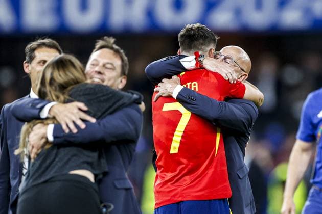 BERLIN, 14-07-2024, Olympia Stadium , European Football Championship Euro2024, final match no.51 between Spain and England. Spain headcoach Luis de la Fuente and Spain player Alvaro Morata Spain - England (Euro2024)  x25761086x Copyright:
