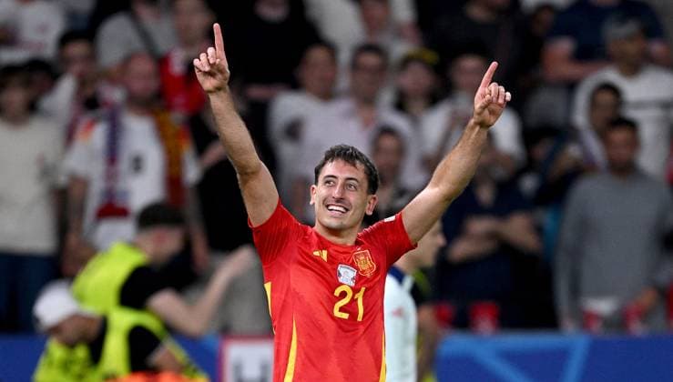 Fussball Euro 2024 Finale 14.07.2024 Spanien - England Jubel nach dem Tor zum 2-1 durch den Torschuetzen Mikel Oyarzabal (Spanien)