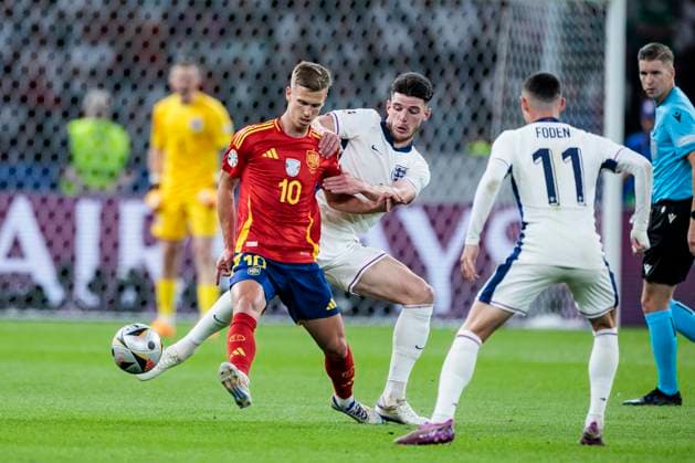 UEFA EURO, EM, Europameisterschaft,Fussball 2024: Finale Spanien - England; 14.07.2024 Dani Olmo (Spanien, 10), Declan Rice (England, 4). UEFA EURO 2024: Finale Spanien - England; Olympiastadion, Berlin am 14.07.2024 Copyright: xBEAUTIFULxSPORTS Wunderlx