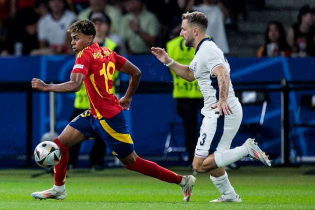 UEFA EURO, EM, Europameisterschaft,Fussball 2024: Finale Spanien - England; 14.07.2024 Lamine Yamal (Spanien, 19), Luke Shaw (England, 3). UEFA EURO 2024: Finale Spanien - England; Olympiastadion, Berlin am 14.07.2024 Copyright: xBEAUTIFULxSPORTS Wunderlx