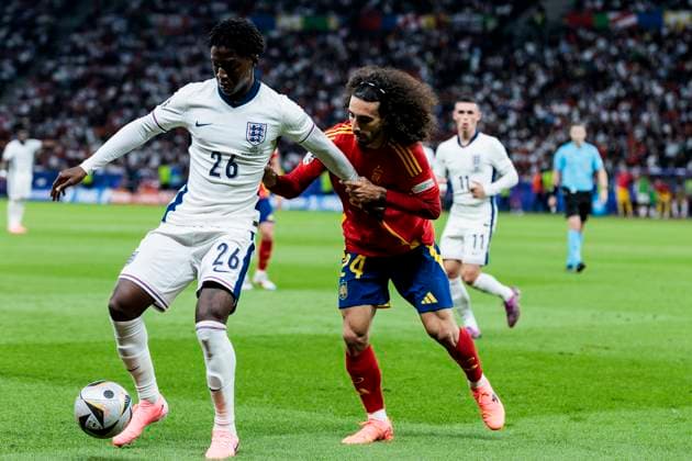 UEFA EURO, EM, Europameisterschaft,Fussball 2024: Finale Spanien - England; 14.07.2024 Kobbie Mainoo (England, 26), Marc Cucurella (Spanien, 24). UEFA EURO 2024: Finale Spanien - England; Olympiastadion, Berlin am 14.07.2024 Copyright: xBEAUTIFULxSPORTS Wunderlx