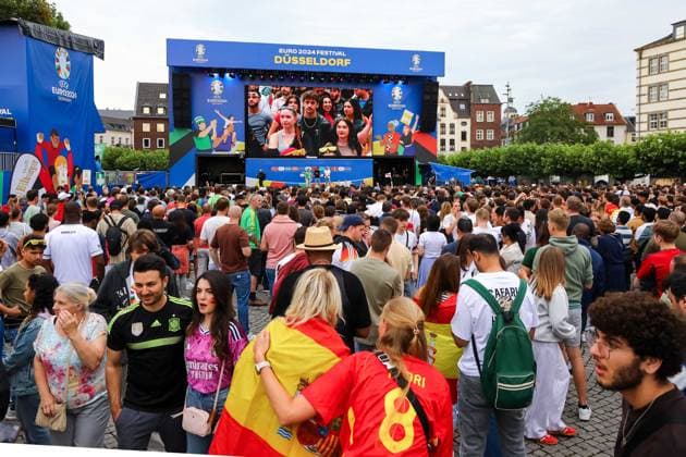 Fan Zone Burgplatz in Düsseldorf - Public Viewing: UEFA EURO, EM, Europameisterschaft,Fussball 2024 - Fianel - Spanien gegn England; 14.07.2024 Fan Zone Burgplatz in Düsseldorf - Public Viewing: UEFA EURO 2024 - Fianel - Spanien gegn England am 14.07.2024, Düsseldorf. - Copyright: xBEAUTIFULxSPORTS KennyxBeelex