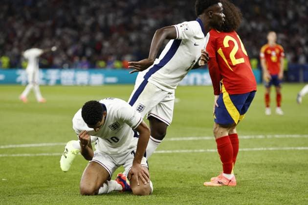 BERLIN - (l-r) Jude Bellingham of England, Bukayo Saka of England, Marc Cucurella of Spain during the UEFA EURO, EM, Europameisterschaft,Fussball 2024 Final match between Spain and England at the Olympiastadion on July 14, 2024 in Berlin, Germany. ANP Hollandse Hoogte MAURICE VAN STEEN UEFA EURO 2024 FINAL 2024 xVIxANPxSportx xVanxSteenxFotografiexIVx 503485868 originalFilename: 503485868.jpg