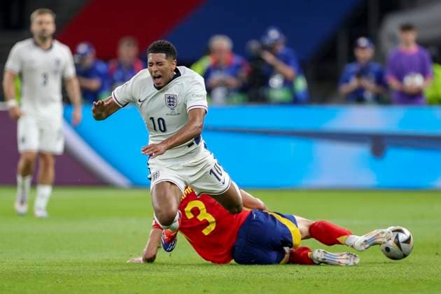 Spain v England England midfielder Jude Bellingham tackled by Spain Defender Robin Le Normand Real Sociedad during the Spain v England UEFA EURO, EM, Europameisterschaft,Fussball 2024 Final at the Olympiastadion Stadium, Berlin, Germany on 14 July 2024 Editorial use only. All images are copyright Every Second Media Limited. No images may be reproduced without prior permission. Copyright: xIMAGO EveryxSecondxMediax ESM-1060-0174