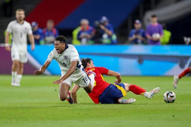 Spain v England England midfielder Jude Bellingham tackled by Spain Defender Robin Le Normand Real Sociedad during the Spain v England UEFA EURO, EM, Europameisterschaft,Fussball 2024 Final at the Olympiastadion Stadium, Berlin, Germany on 14 July 2024 Editorial use only. All images are copyright Every Second Media Limited. No images may be reproduced without prior permission. Copyright: xIMAGO EveryxSecondxMediax ESM-1060-0175