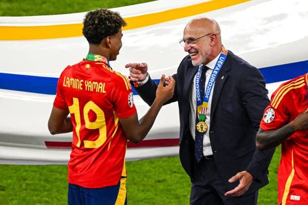 BERLIN - (l-r) Lamine Yamal of Spain, Spain coach Luis de la Fuente during the UEFA EURO, EM, Europameisterschaft,Fussball 2024 Final match between Spain and England at the Olympiastadion on July 14, 2024 in Berlin, Germany. ANP Hollandse Hoogte UEFA EURO 2024 FINAL 2024 xVIxANPxSportx xGerritxvanxKeulenxIVx 503486710 originalFilename: 503486710.jpg