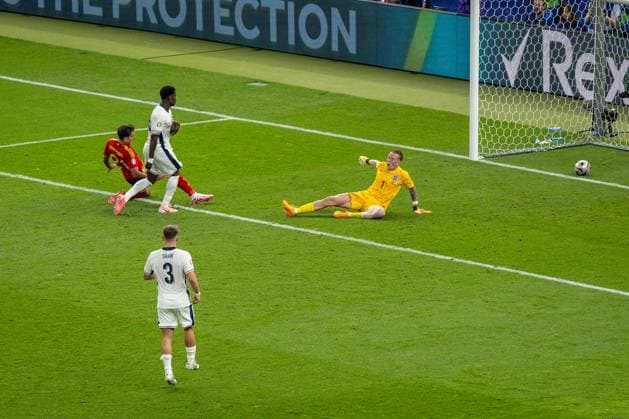 Fussball Berlin 14.07.2024 UEFA EURO, EM, Europameisterschaft,Fussball 2024 Finale England (ENG) - Spanien (ESP) Tor zum 1:2 durch Mikel Oyarzabal (Spanien, No.21)