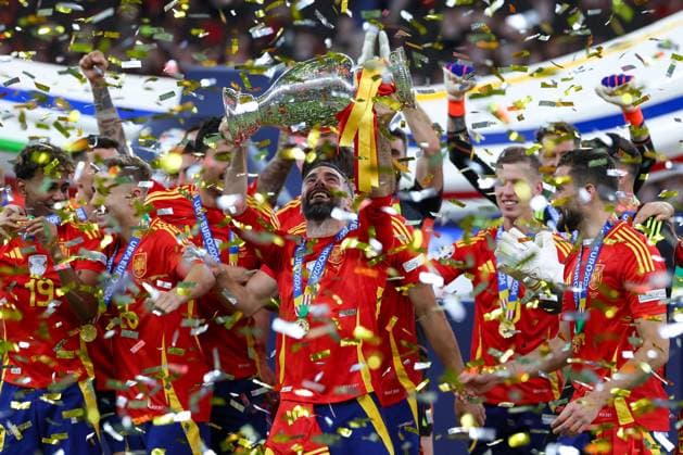 Die Spanische Mannschaft feiert den Titel Europameister, Spanien vs. England, Fussball, UEFA EURO, EM, Europameisterschaft,Fussball 2024, Finale, 14.07.2024 Berlin Berlin Deutschland