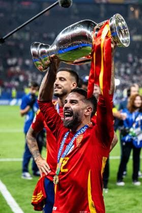 240714 Daniel Carvajal of Spain celebrates with the trophy after the UEFA EURO, EM, Europameisterschaft,Fussball 2024 Football Championship final between Spain and England on July 14, 2024 in Berlin. Photo: Mathias Bergeld BILDBYRAN kod MB MB0946 fotboll football soccer fotball fotbolls-em europamästerskap em uefa euro uefa european football championship euro 2024 final spanien spain england bbeng jubel Copyright: MATHIASxBERGELD BB240714MB176