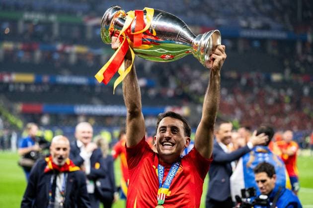 240714 Martin Zubimendi of Spain celebrates with the trophy after the UEFA EURO, EM, Europameisterschaft,Fussball 2024 Football Championship final between Spain and England on July 14, 2024 in Berlin. Photo: Mathias Bergeld BILDBYRAN kod MB MB0946 fotboll football soccer fotball fotbolls-em europamästerskap em uefa euro uefa european football championship euro 2024 final spanien spain england bbeng jubel Copyright: MATHIASxBERGELD BB240714MB180