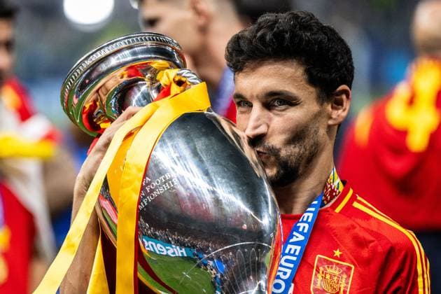 240714 Jesus Navas of Spain celebrates with the trophy after the UEFA EURO, EM, Europameisterschaft,Fussball 2024 Football Championship final between Spain and England on July 14, 2024 in Berlin. Photo: Mathias Bergeld BILDBYRAN kod MB MB0946 fotboll football soccer fotball fotbolls-em europamästerskap em uefa euro uefa european football championship euro 2024 final spanien spain england bbeng jubel Copyright: MATHIASxBERGELD BB240714MB181