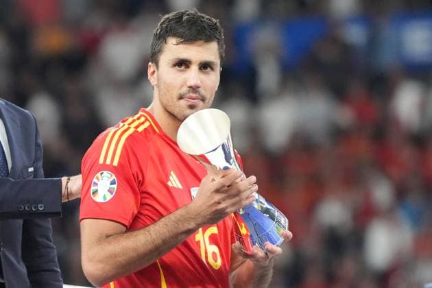 Rodri (Spanien Spain, 16) wird zum Spieler des Turniers gewählt - Berlin 14.07.2024: Spanien vs. England, M51, EURO2024 Finale, Olympiastadion Berlin