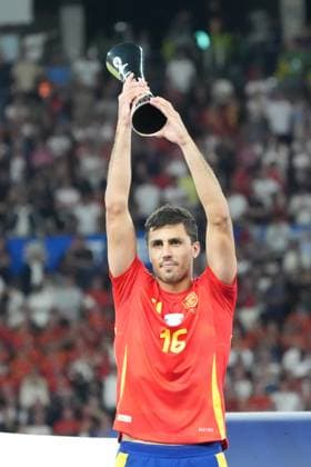 Rodri (Spanien Spain, 16) wird zum Spieler des Turniers gewählt - Berlin 14.07.2024: Spanien vs. England, M51, EURO2024 Finale, Olympiastadion Berlin