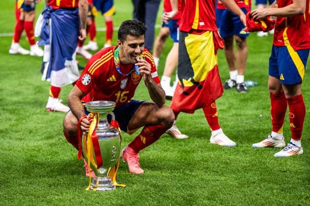 240714 Rodrigo Hernandez of Spain celebrates with the trophy after the UEFA EURO, EM, Europameisterschaft,Fussball 2024 Football Championship final between Spain and England on July 14, 2024 in Berlin. Photo: Mathias Bergeld BILDBYRAN kod MB MB0946 fotboll football soccer fotball fotbolls-em europamästerskap em uefa euro uefa european football championship euro 2024 final spanien spain england bbeng jubel Copyright: MATHIASxBERGELD BB240714MB185