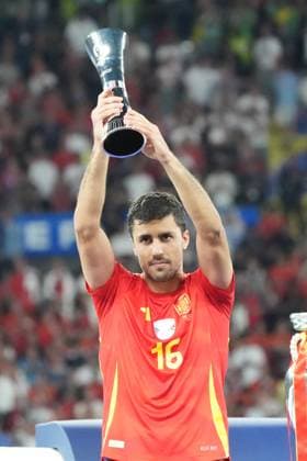 Rodri (Spanien Spain, 16) wird zum Spieler des Turniers gewählt - Berlin 14.07.2024: Spanien vs. England, M51, EURO2024 Finale, Olympiastadion Berlin