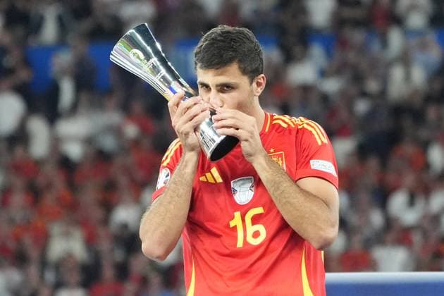 Rodri (Spanien Spain, 16) wird zum Spieler des Turniers gewählt - Berlin 14.07.2024: Spanien vs. England, M51, EURO2024 Finale, Olympiastadion Berlin