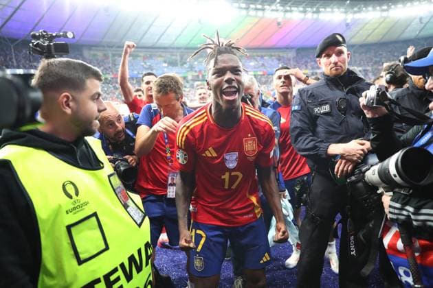 14.07.2024, xtgx, Fussball EM 2024 Finale, Spanien - England emspor, v.l. Nicholas Williams Arthuer Jr. (Spanien) jubeln jubelt nach Spielende celebrate at the end of the match. (UEFA REGULATIONS PROHIBIT ANY USE OF PHOTOGRAPHS as IMAGE SEQUENCES and or QUASI-VIDEO) Berlin
