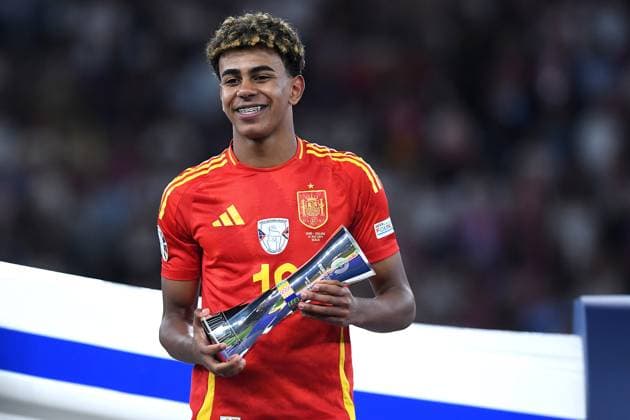 Fußball UEFA EURO, EM, Europameisterschaft,Fussball 2024 Finale Spanien - England am 14.07.2024 im Olympiastadion Berlin in Berlin Lamine Yamal ( Spanien ) bester junger Spieler des Turniers