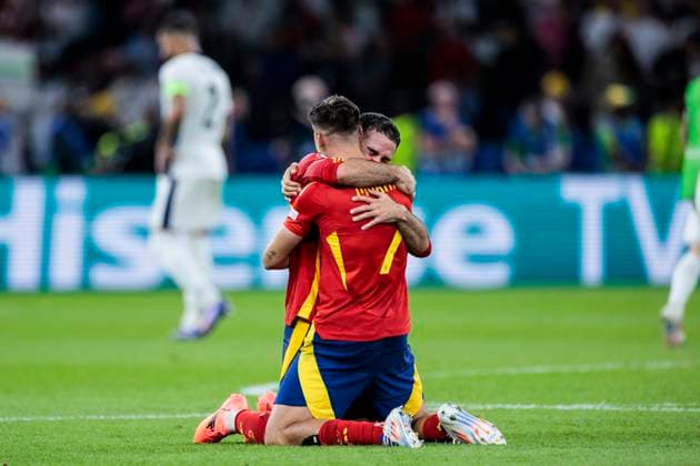 UEFA EURO, EM, Europameisterschaft,Fussball 2024: Finale Spanien - England; 14.07.2024 Daniel Carvajal (Spanien, 02) jubelt mit Alvaro Morata (Spanien, 07). UEFA EURO 2024: Finale Spanien - England; Olympiastadion, Berlin am 14.07.2024 Copyright: xBEAUTIFULxSPORTS Wunderlx