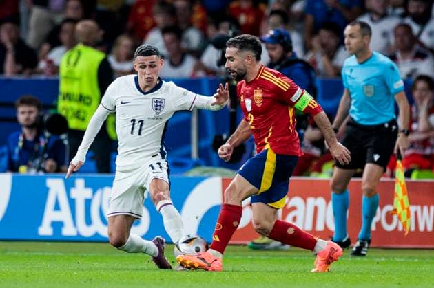 UEFA EURO, EM, Europameisterschaft,Fussball 2024: Finale Spanien - England; 14.07.2024 Phil Foden (England, 11), Daniel Carvajal (Spanien, 02). UEFA EURO 2024: Finale Spanien - England; Olympiastadion, Berlin am 14.07.2024 Copyright: xBEAUTIFULxSPORTS Wunderlx