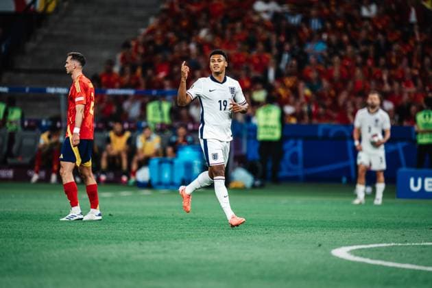 Fußball Herren UEFA-Fußball-Europameisterschaft 2024 Finale Spanien vs. England 14.07.2024 Ollie Watkins ( 19, England) betritt das Feld Berlin Olympiastadion Berlin Deutschland