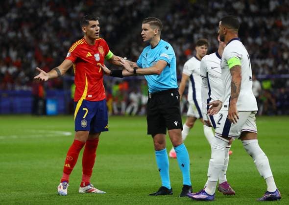 Spain v England, Berlin, UK - 14 Jul 2024 Tensions flare between Alvaro Morata of Spain and Kyle Walker of England during the UEFA EURO, EM, Europameisterschaft,Fussball 2024 Final match between Spain and England at Olympistadion, Berlin on 14 July 2024 ( Berlin Olympistadion Berlin Germany Copyright: xMicahxCrook PPAUKx PPA-123656