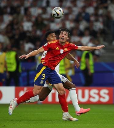Spain v England, Berlin, UK - 14 Jul 2024 Robin Le Normand of Spain battles with Ollie Watkins of England during the UEFA EURO, EM, Europameisterschaft,Fussball 2024 Final match between Spain and England at Olympistadion, Berlin on 14 July 2024 ( Berlin Olympistadion Berlin Germany Copyright: xMicahxCrook PPAUKx PPA-123646