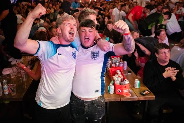 Euro 2024 Final match in Manchester, UK - 14 Jul 2024 Fans react to England during the Euro 2024 Final match at Freight Island. Thousands of supporters fill fan zones across the country to watch the big game, which sees England take on Spain. Manchester United, ManU Kingdom Copyright: xAndyxBartonx xSOPAxImagesx Euro_2024_Final_Manchester_UK_2024_07_14_ABP14791
