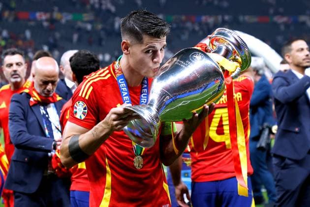 MORATA Alvaro Kapitaen Team Spanien bei der Siegerehrung mit dem Siegerpokal Europameisterschaften 2024 Deutschland EURO 2024 Spiel Finale SPA - ENG 2 : 1 am 14.07.2024 in Berlin DFL REGULATIONS PROHIBIT ANY USE OF PHOTOGRAPHS as IMAGE SEQUENCES and or QUASI-VIDEO Copyright: xLacixPerenyix