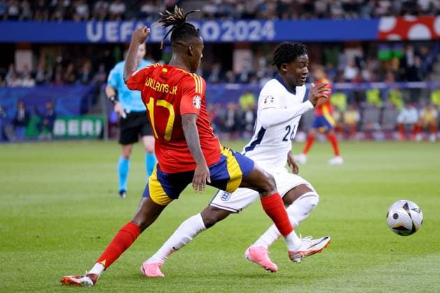 WILLIAMS Nico Team Spanien mit MALNOO Kobbie Europameisterschaften 2024 Deutschland EURO 2024 Spiel Finale SPA - ENG 2 : 1 am 14.07.2024 in Berlin DFL REGULATIONS PROHIBIT ANY USE OF PHOTOGRAPHS as IMAGE SEQUENCES and or QUASI-VIDEO Copyright: xLacixPerenyix