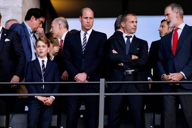 WILLIAM Prinz von Wales mit Sohn Prinz George und FELIPE der VI Koenig von Spanien mit UEFA Praesident Alexander CEFERIN Europameisterschaften 2024 Deutschland EURO 2024 Spiel Finale SPA - ENG 2 : 1 am 14.07.2024 in Berlin DFL REGULATIONS PROHIBIT ANY USE OF PHOTOGRAPHS as IMAGE SEQUENCES and or QUASI-VIDEO Copyright: xLacixPerenyix
