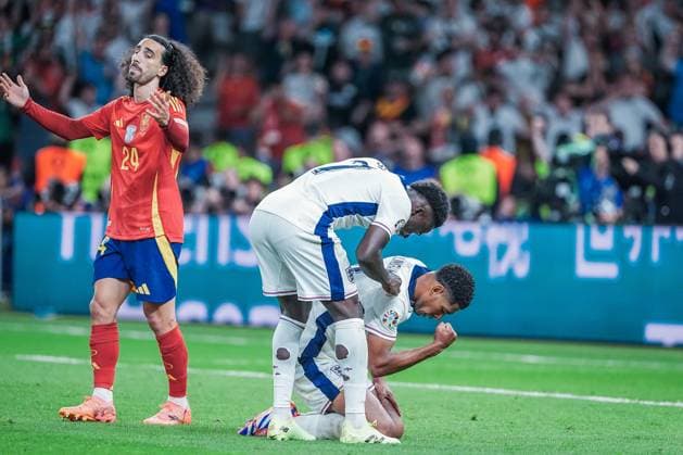 EURO 2024 - Final: Spain vs. England Jude Bellingham and Bukayo Saka celebrate Cole Palmer s equalizer during the EURO 2024 Final match between Spain and England on 14 July 2024, at Olympic Stadium Berlin, in Berlin, Germany Berlin Olympic Stadium Berlin Germany Copyright: xAlexandraxFechetex DSC09960