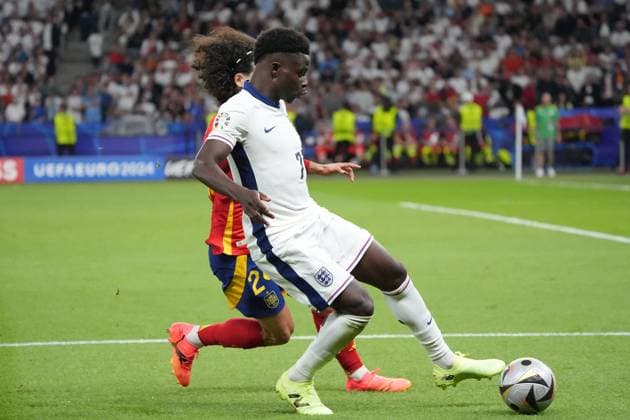 Bukayo Saka (England, 07) gegen Marc Cucurella (Spanien Spain, 24) - Berlin 14.07.2024: Spanien vs. England, M51, EURO2024 Finale, Olympiastadion Berlin