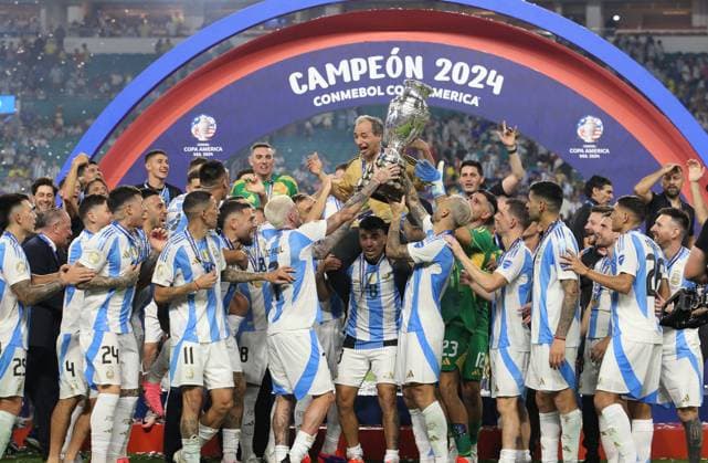 Formacion Argentina con la Copa. Argentina Campeon. Festejos del plantel. ARGENTINA VS COLOMBIA Fecha: 15 07 2024 FINAL COPA AMERICA ESTADOS UNIDOS Copyright: xxDanielFerrarix