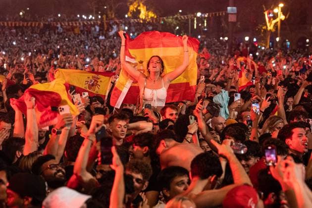 July 14, 2024, Barcelona, Barcelona, Spain: Thousands of people celebrate Spain s 2-1 victory against England in the Euro 2024 final in the center of Barcelona. Barcelona Spain - ZUMAa239 0711172824st Copyright: xMarcxAsensioxClupesx