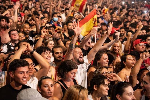 July 14, 2024, Barcelona, Barcelona, Spain: Thousands of people celebrate Spain s 2-1 victory against England in the Euro 2024 final in the center of Barcelona. Barcelona Spain - ZUMAa239 0711173422st Copyright: xMarcxAsensioxClupesx