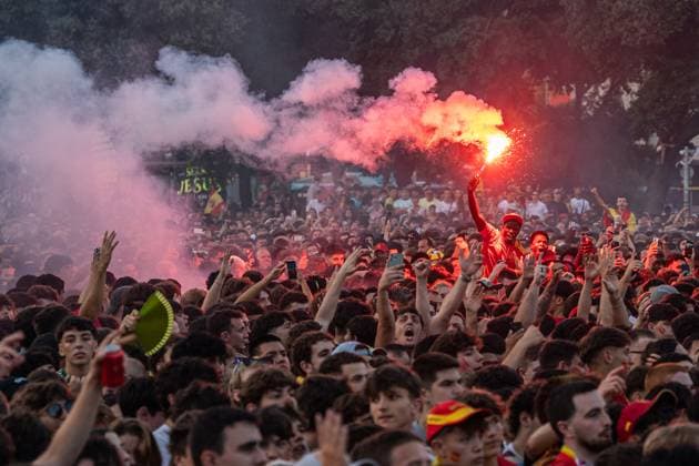 July 14, 2024, Barcelona, Barcelona, Spain: Thousands of people celebrate Spain s 2-1 victory against England in the Euro 2024 final in the center of Barcelona. Barcelona Spain - ZUMAa239 0711176240st Copyright: xMarcxAsensioxClupesx
