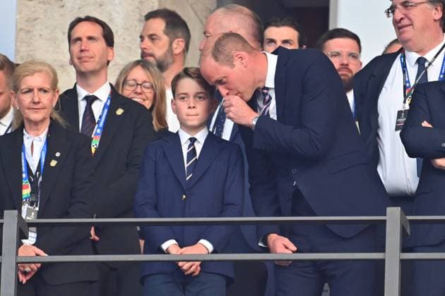 Prinz William spricht zu seiem Sohn Prinz George, Alexander CEFERIN (UEFA Praesident), Koenig Felipe VI von Spanien, Philipp LAHM,Sofia von Spaien, FINALE Spanien (ESP) - England (ENG) 2-1 am 14.07.2024, Olympiastadion Berlin. Fussball UEFA EURO, EM, Europameisterschaft,Fussball 2024 GERMANY vom 14.06.2024 - 14.07.2024.