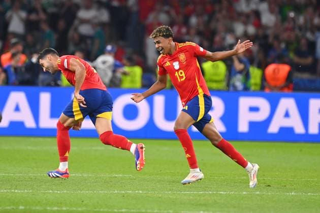 Schlussjubel Yamal LAMINE (ESP), Jubel,Freude,Begeisterung, Aktion,li:Mikel MERINO (ESP). FINALE Spanien (ESP) - England (ENG) 2-1 am 14.07.2024, Olympiastadion Berlin. Fussball UEFA EURO, EM, Europameisterschaft,Fussball 2024 GERMANY vom 14.06.2024 - 14.07.2024.