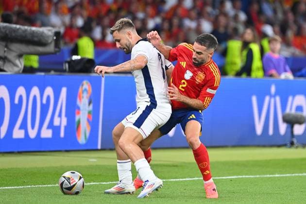Dani CARVAJAL (ESP), Aktion,Zweikampf gegen Luke SHAW (ENG). FINALE Spanien (ESP) - England (ENG) 2-1 am 14.07.2024, Olympiastadion Berlin. Fussball UEFA EURO, EM, Europameisterschaft,Fussball 2024 GERMANY vom 14.06.2024 - 14.07.2024.