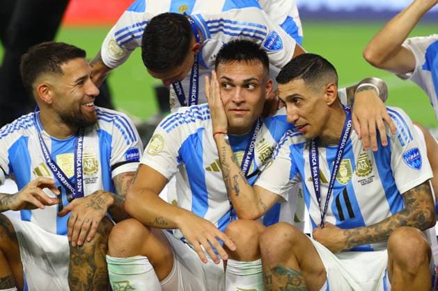 Argentina™s forwards Lautaro Martinez (C) and Angel Di Maria (R) celebrate after their team defeating Colombia and winning the Copa AmÃ rica USA 2024 final match between Argentina and Colombia, at Hard Rock Stadium, on July 14, 2024. MIAMI UNITED STATES Copyright: xALEJANDROxPAGNIx