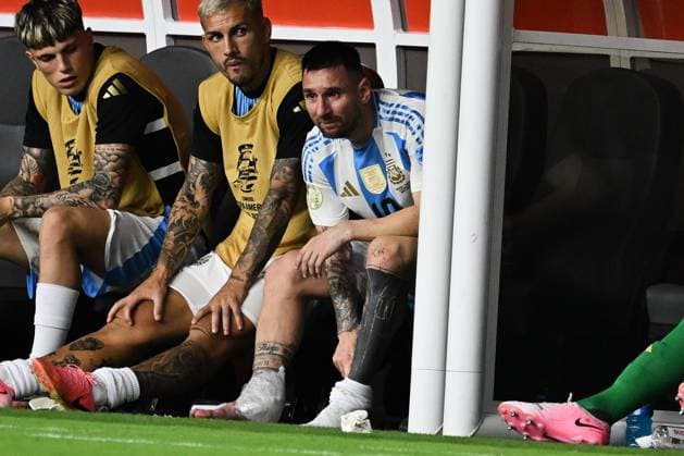 RECORD DATE NOT STATED Copa America USA 2024 Argentina vs Colombia - Final Lionel Messi leaves the pitch after picking up an injury during Final match between Argentina and Colombia as part of CONMEBOL Copa America USA 2024 at Hard Rock Stadium on July 14, 2024 in Miami Gardens, Florida, United States. MIAMI GARDENS FLORIDA UNITED STATES  Copyright: xDavidxLeahx 20240714220312_CA_2024_F_ARG_COL_MESSI314