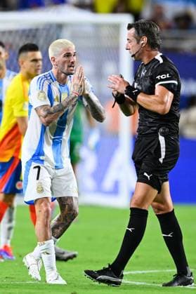 RECORD DATE NOT STATED Copa America USA 2024 Argentina vs Colombia - Final Rodrigo de Paul (L) of Argentina and Raphael Claus of Brazil during Final match between Argentina and Colombia as part of CONMEBOL Copa America USA 2024 at Hard Rock Stadium on July 14, 2024 in Miami Gardens, Florida, United States. MIAMI GARDENS FLORIDA UNITED STATES  Copyright: xJorgexMartinezx 20240714224215_CA_2024_F_ARG_COL_DEPAUL382