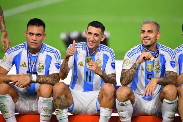 RECORD DATE NOT STATED Copa America USA 2024 Argentina vs Colombia - Final Lautaro Martinez, Angel Di Maria, Leandro Paredes of Argentina during Final match between Argentina and Colombia as part of CONMEBOL Copa America USA 2024 at Hard Rock Stadium on July 14, 2024 in Miami Gardens, Florida, United States. MIAMI GARDENS FLORIDA UNITED STATES  Copyright: xAdrianxMaciasx 20240715000448_CA_2024_F_ARG_COL_DIMARIA494