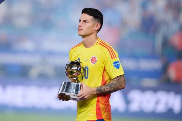 RECORD DATE NOT STATED Copa America USA 2024 Argentina vs Colombia - Final James Rodriguez of Colombia receives winning the best player during Final match between Argentina and Colombia as part of CONMEBOL Copa America USA 2024 at Hard Rock Stadium on July 14, 2024 in Miami Gardens, Florida, United States. MIAMI GARDENS FLORIDA UNITED STATES  Copyright: xJorgexMartinezx 20240715001738_CA_2024_F_ARG_COL_RODRIGUEZ530